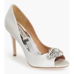 🆕 badgley mischka lavender peep toe pump white